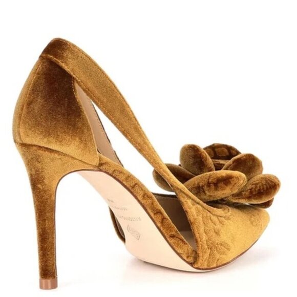 NEW Antonio Melani Ester Velvet Flower Heel Pumps in Ember - Picture 4 of 8